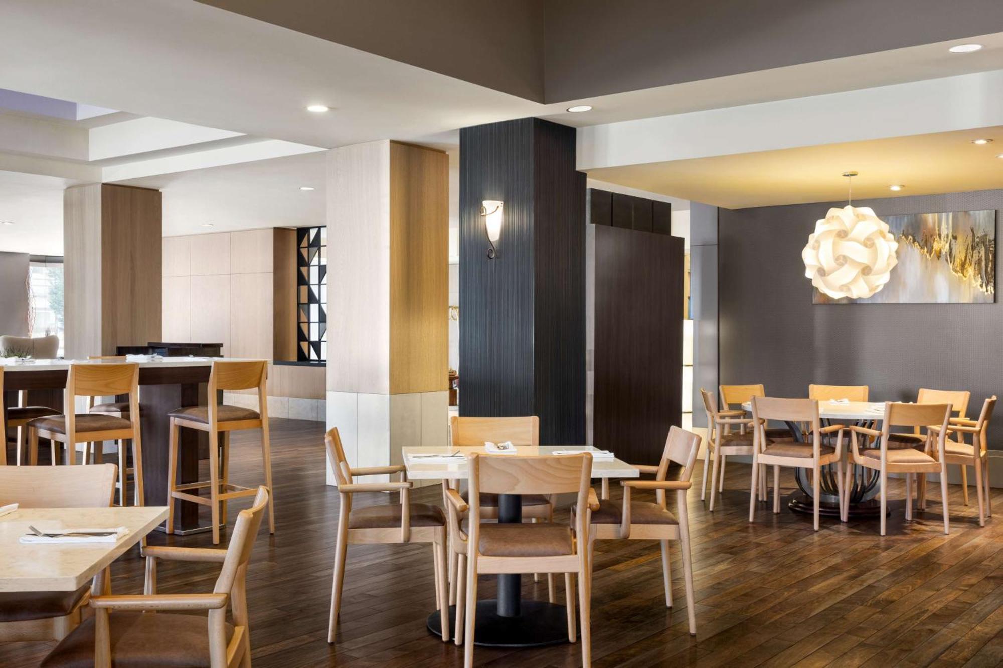 Hilton Vancouver Airport 4*