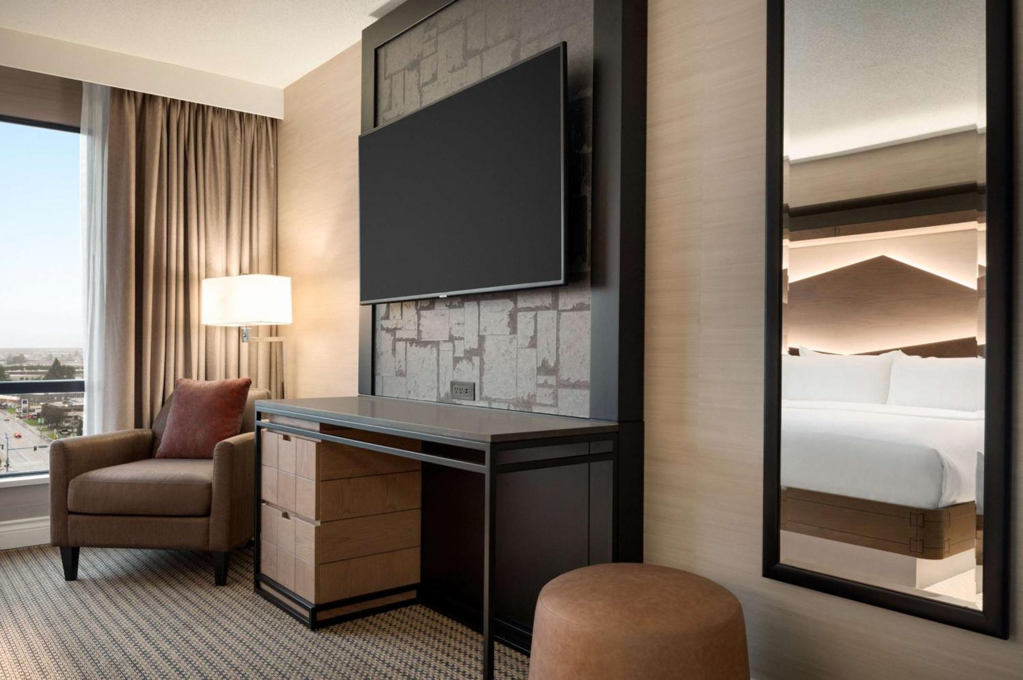 Hilton Vancouver Airport 4*