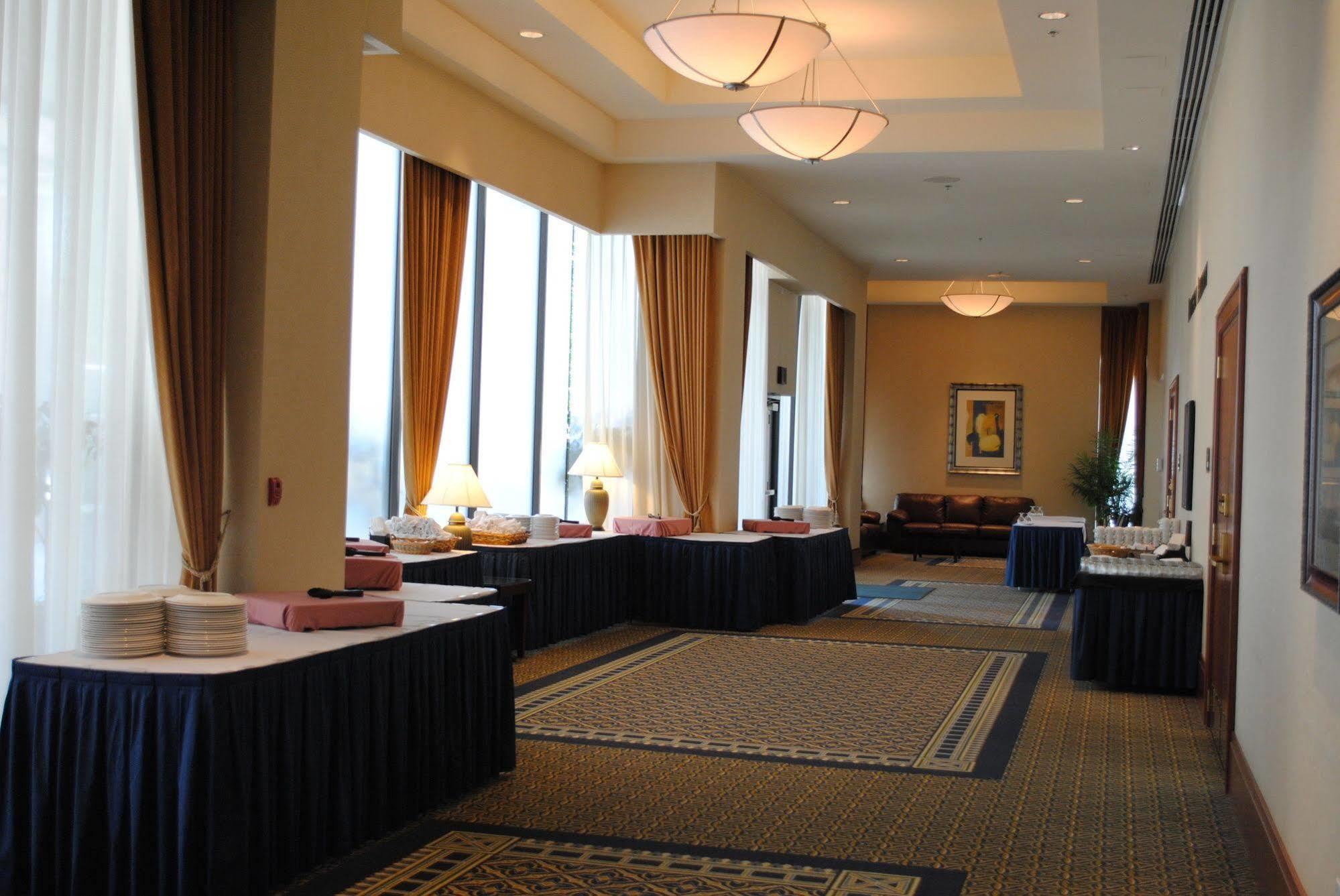Hotel Hilton Vancouver Airport 4*