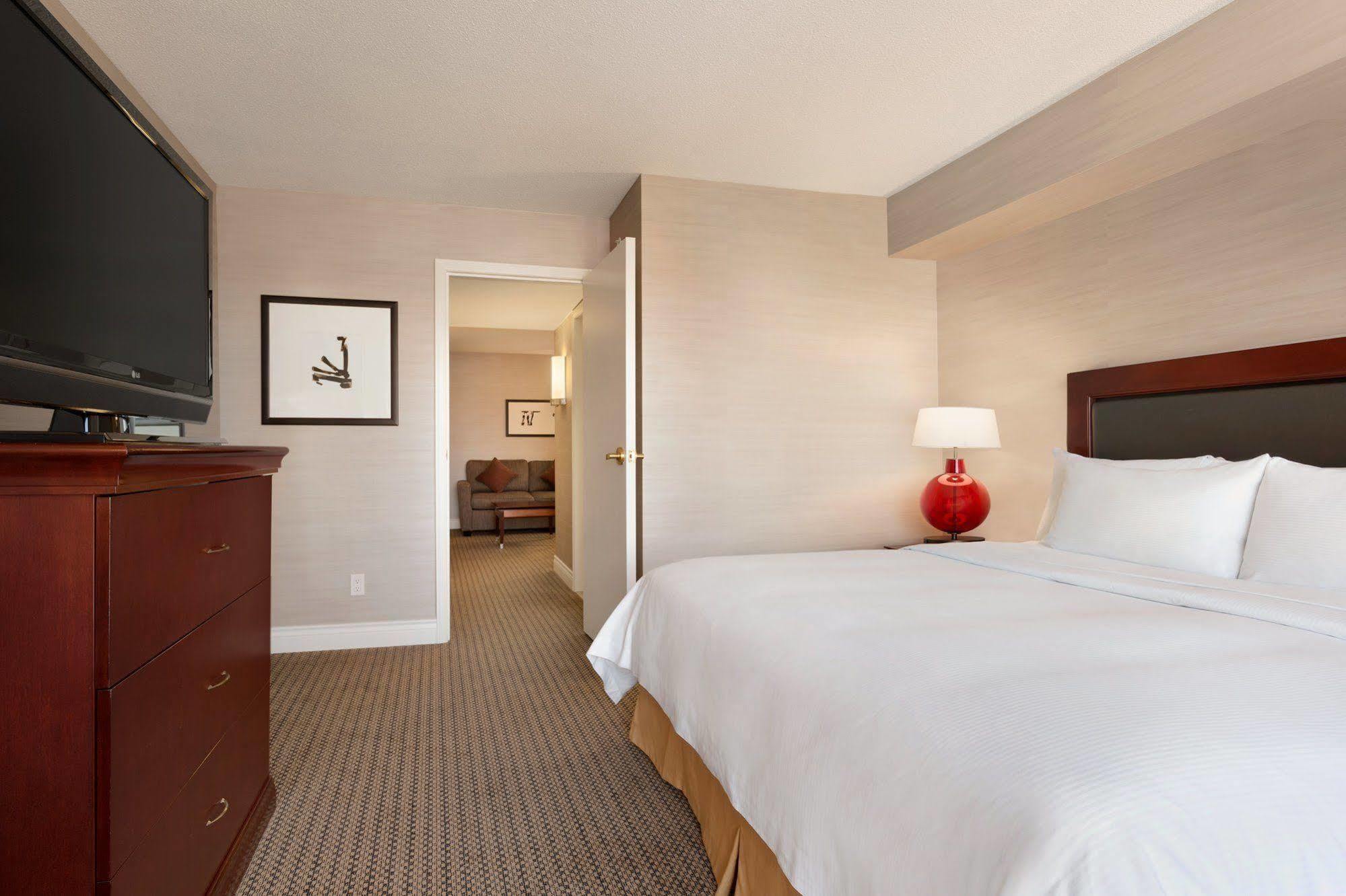 Hilton Vancouver Airport Hotel 4*