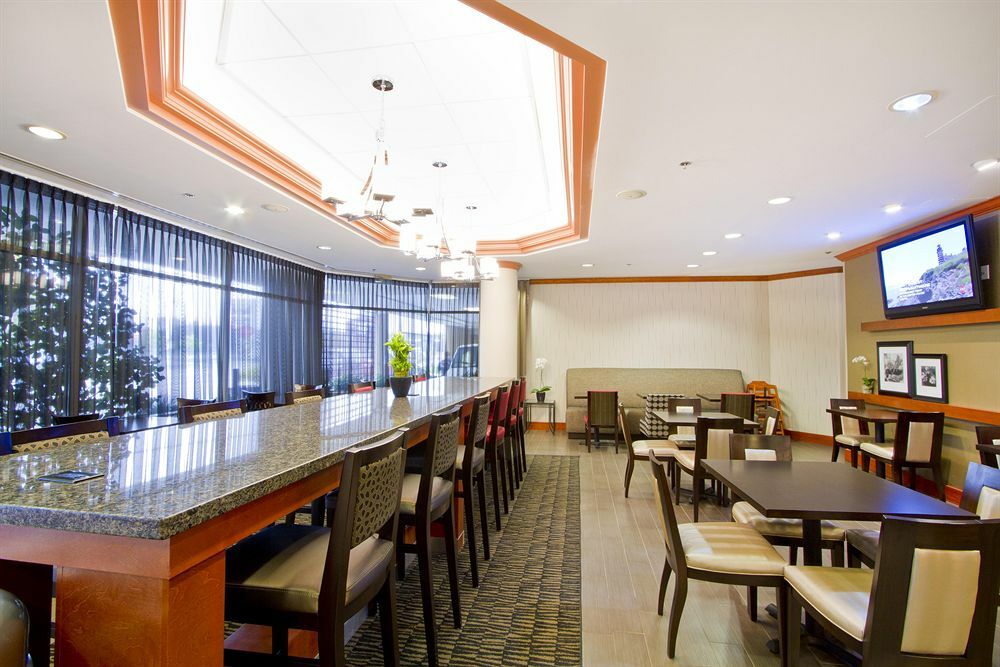 Hilton Vancouver Airport Hotel 4*