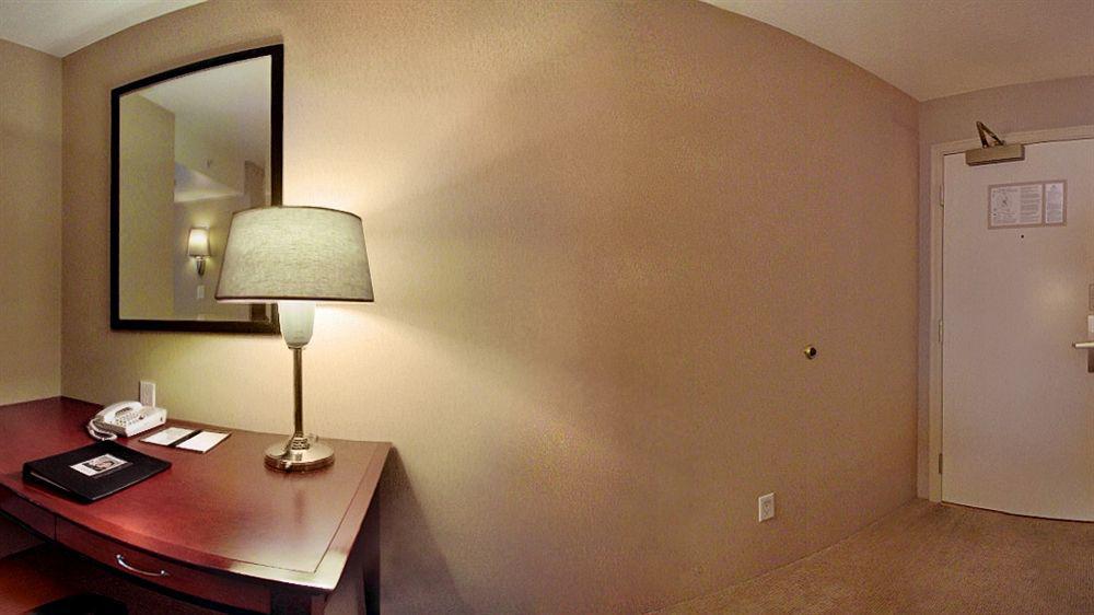 Hotel Hilton Vancouver Airport 4*